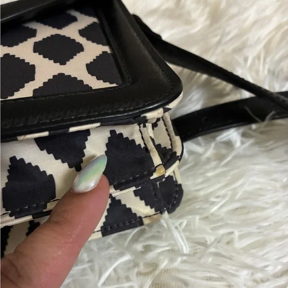 Vera Bradley Tess Crossbody Bag  🖤 - Picture 6 of 10